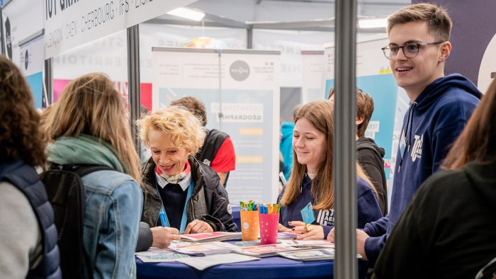 Salon études supérieures formation Orientation lycée IUT GON