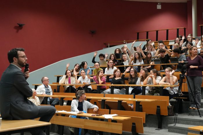 Influence des réseaux sociaux TikTok Information Communication BUT